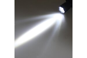 LED-Stirnlampe mit fokussierbarer 1W LED 3x AAA Batterie nötig