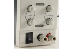 Regelbares Labornetzgerät CTL-3003 beleuchtete LCD Anzeige 0-30V 0-3A