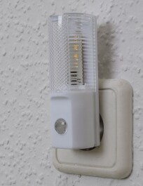 LED Nachtlicht mit Tag/Nacht-Sensor 230V warmweiße LEDs nur 1W