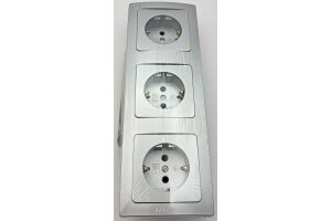 DELPHI Starter 3 Steckdo.+ 3-fach Rahmen 250V~/ 16A Steckanschluss silber