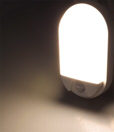 LED Wandleuchte NIAS IP54 3000K 10W 980lm 140° Bewegungsmelder
