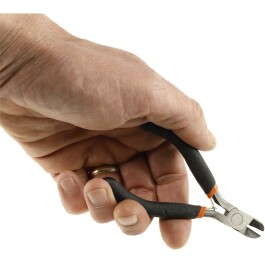 Elektroniker-Seitenschneider Technik mit Feder isoliert...